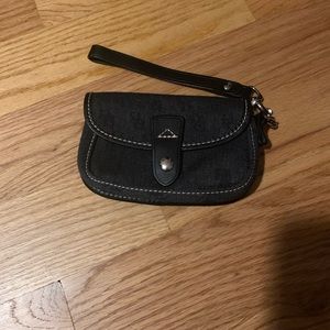 Small wristlet